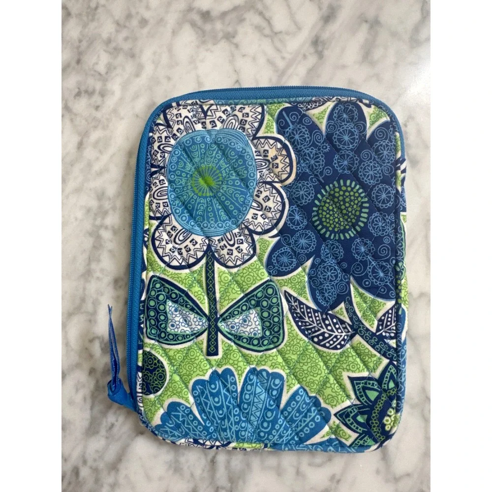 Vera Bradley Blue Bayou Quilted Floral Tech Sleeve Tablet Case Padded Blue Green